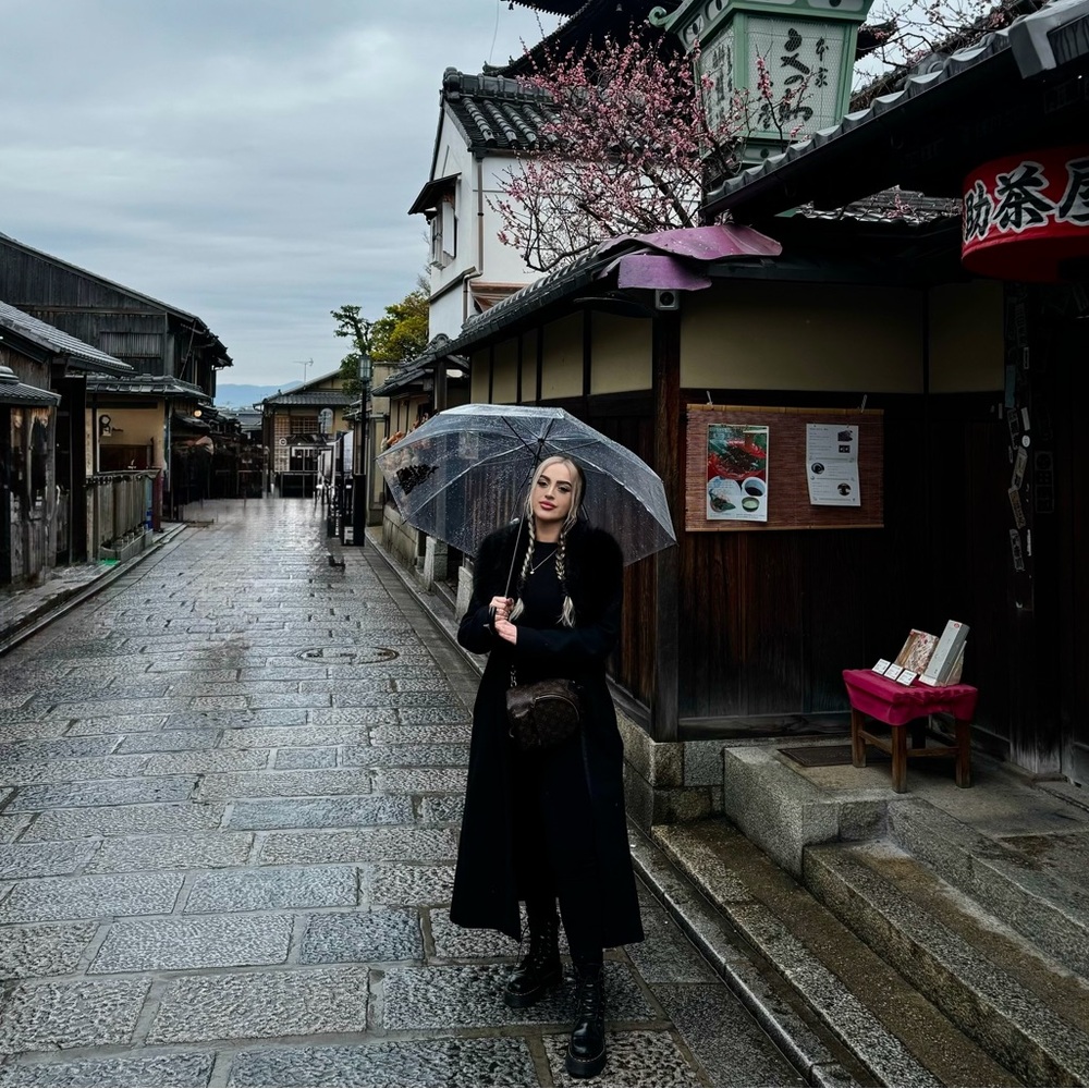 Meet your Posher, Nicole